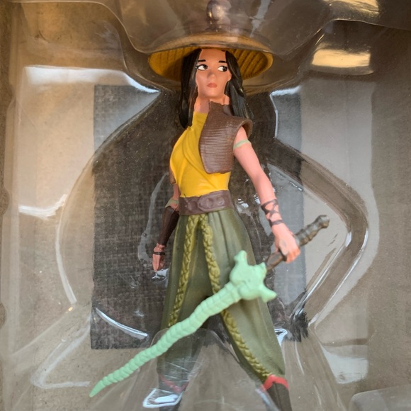 Disney Hallmark Raya Ornament - Picture 2 of 4